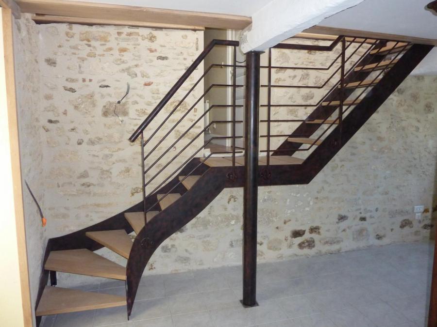 Escalier avec rampe moderne en métal