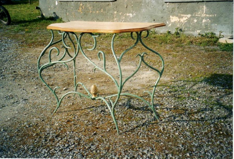 Table en bois et fer forgé